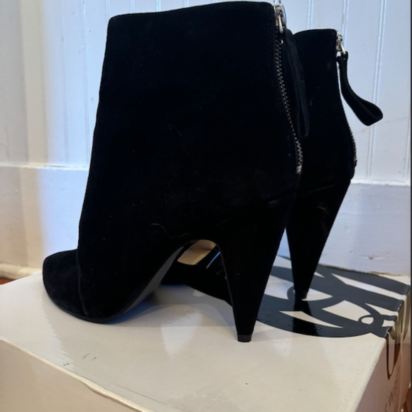 NineWest Black Suede Anklet heels - size 10M - Picture 6 of 7